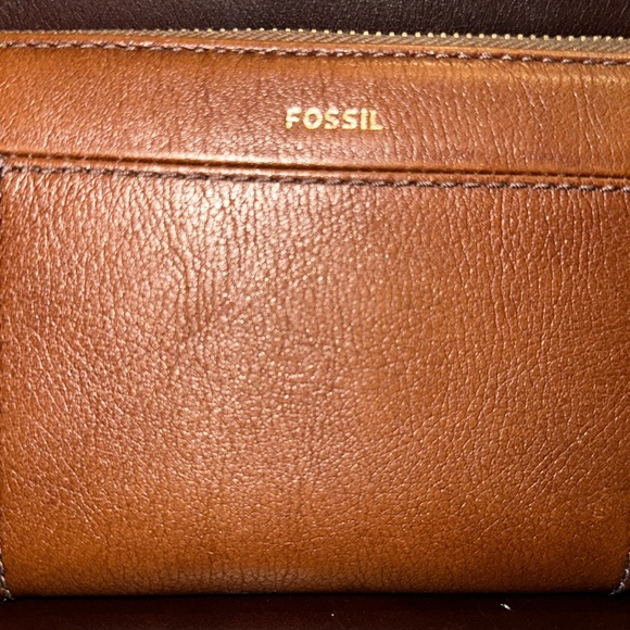 Fossil Leather Logan Zip Around Clutch - Picture 4 of 16